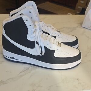 Nike Men's Black and White Air Sneakers